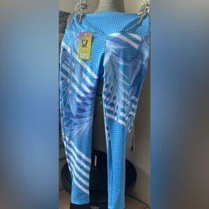 NWT CAROLINES CURVES PUSH-UP LEGGINGS Sz M. DESIGNED TO LIFT, SHAPE.